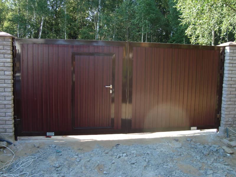 Уличные ворота DoorHan в Химках с установкой