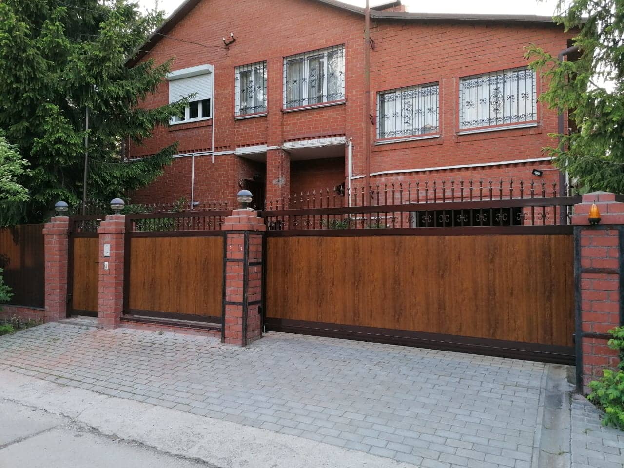 Уличные ворота DoorHan в Химках с установкой