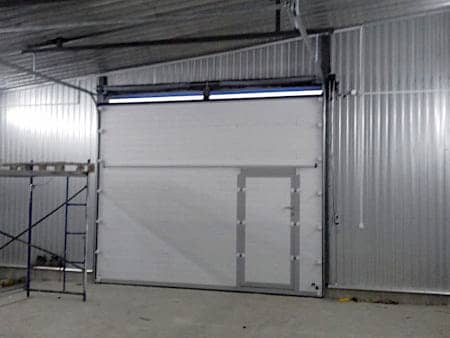Подъемные ворота с калиткой для гаража в Химках